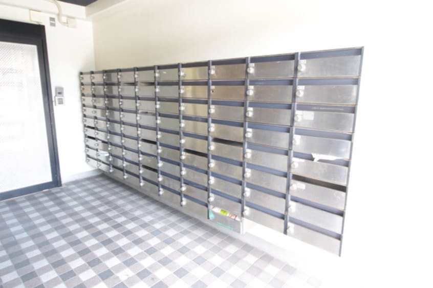 エントランス部分 ド－ル六番町