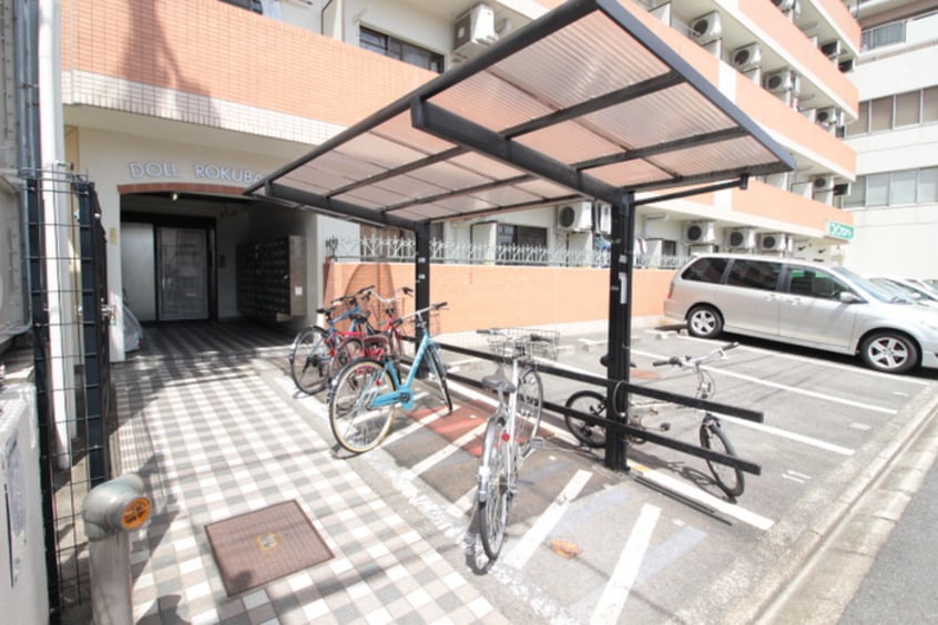 駐輪場 ド－ル六番町