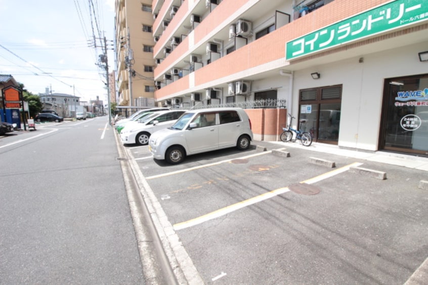 駐車場 ド－ル六番町