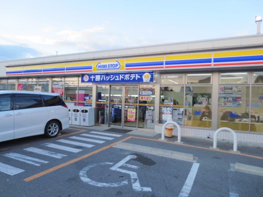 ミニストップ知立広見店(コンビニ)まで38m グランドールⅢ