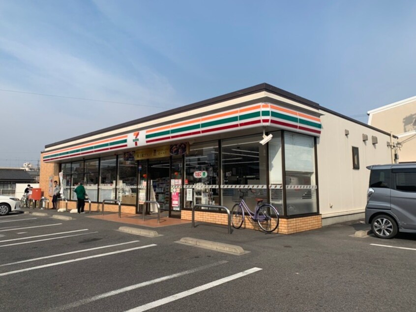 セブンイレブン富が丘北店(コンビニ)まで330m レジデンス藤里