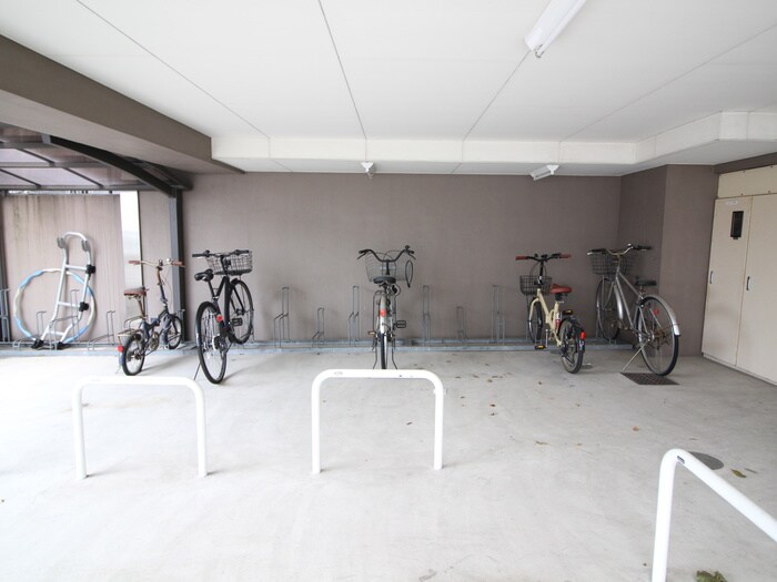 駐輪場 コンラッド