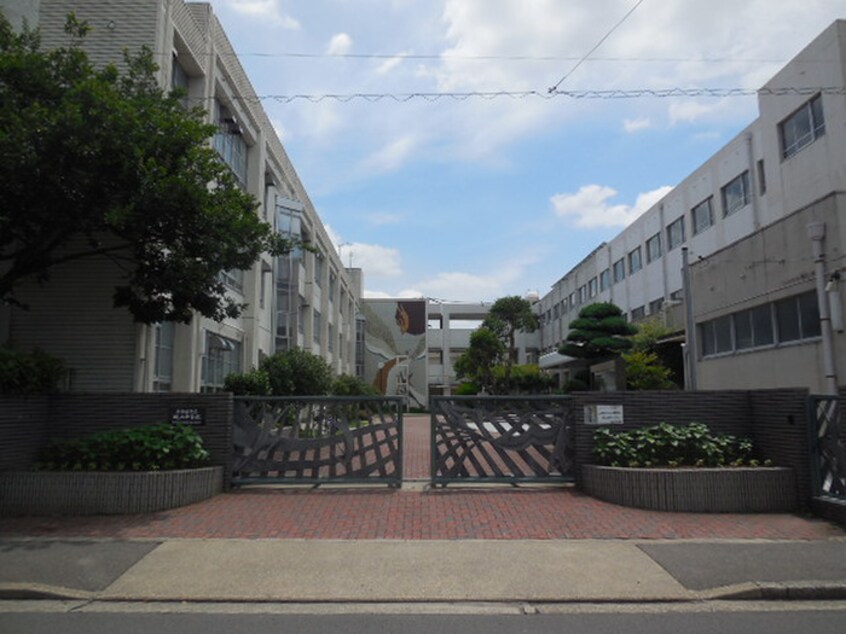 名古屋市立城山中学校(中学校/中等教育学校)まで2050m 東山元町ハウス