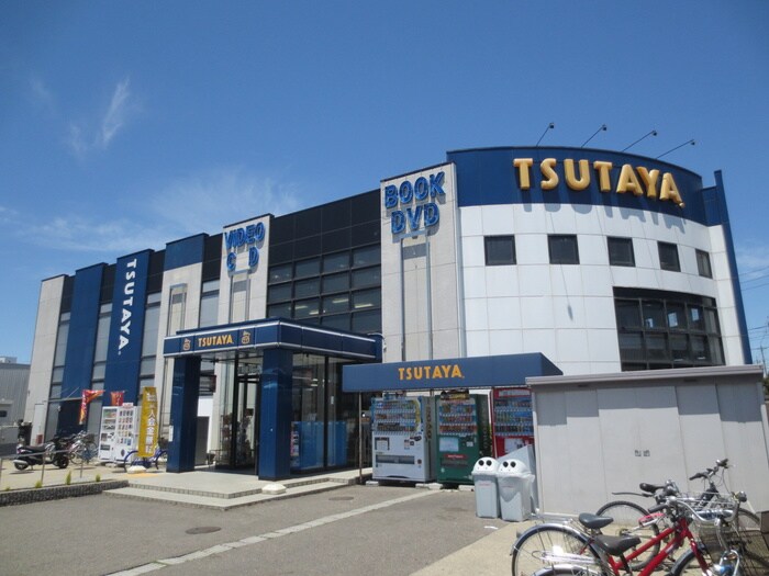 ＴＵＴＡＹＡ(電気量販店/ホームセンター)まで400m アカデミーコート　ソクラテス