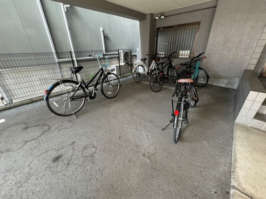 駐輪場 カームダウン平安