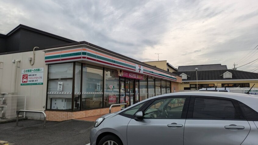 セブンイレブン(コンビニ)まで290m 三宅ビル