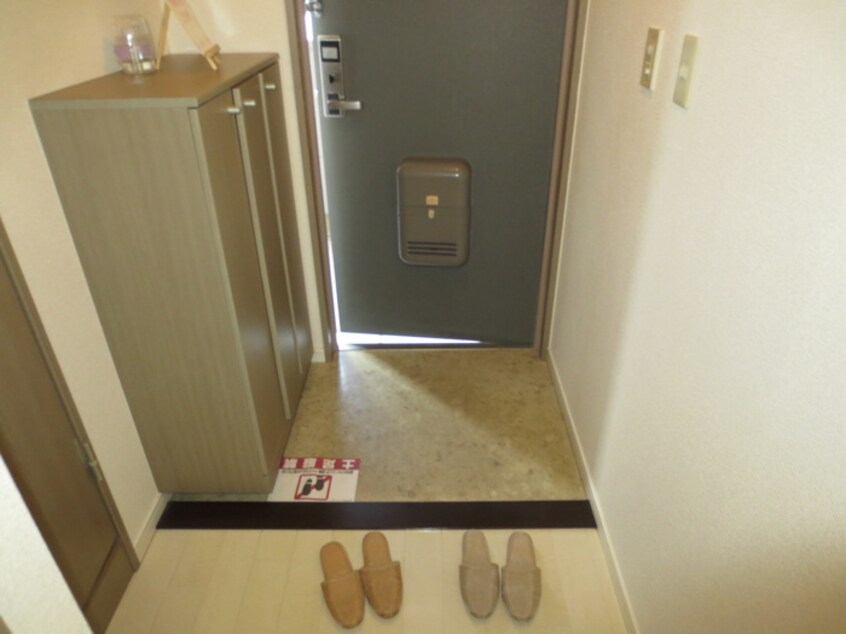 玄関 エスポアシャトレ－ンコジマ