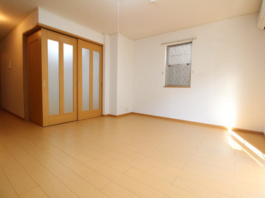 居室 グランドカ－サ枇杷島