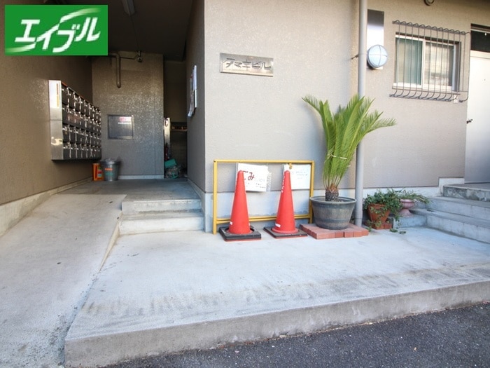 エントランス部分 タマキビル