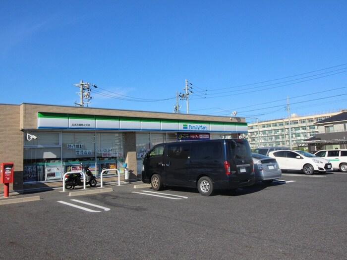 ファミリーマート 北名古屋熊之庄店(コンビニ)まで450m ハイツミドリ
