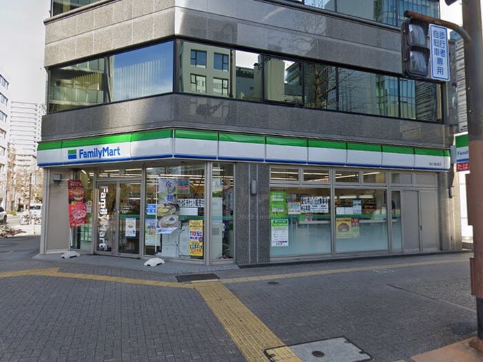 ファミリーマート(コンビニ)まで190m ﾌﾟﾚｻﾝｽTHE久屋大通ﾚｼﾞｪﾝﾄﾞ(1302)