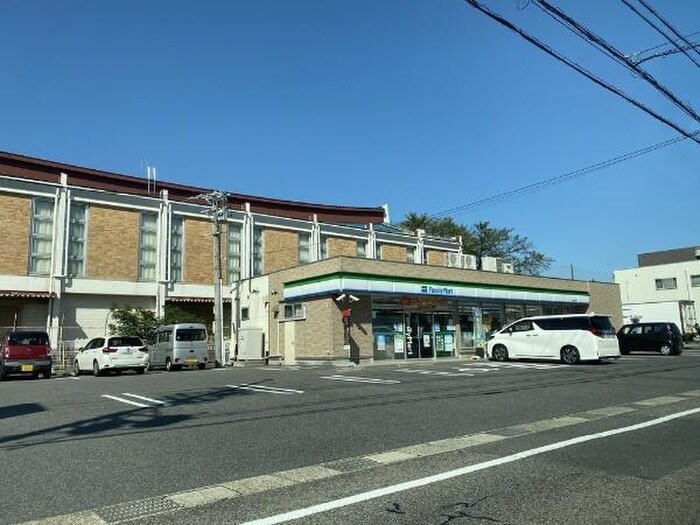 ファミリーマート北高校南店(コンビニ)まで485m ヒューマンハイツ