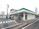 ファミリーマート(コンビニ)まで580m ドミ－ル藤　１