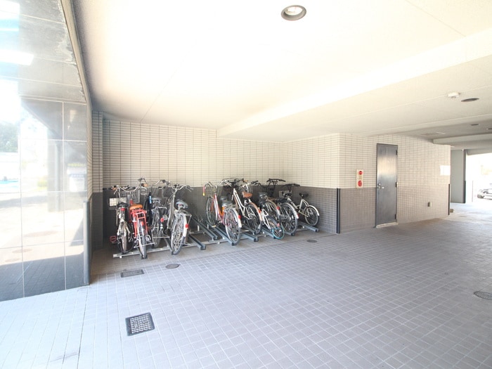駐輪場 リアライズ高畑
