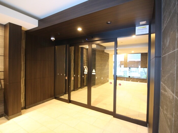 エントランス部分 ﾌﾟﾚｻﾝｽ伏見ｱｰﾊﾞﾝﾍﾞｰｽ(302)