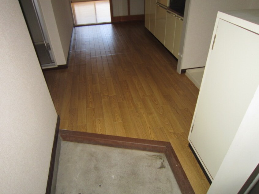 玄関 サープラスワン前西