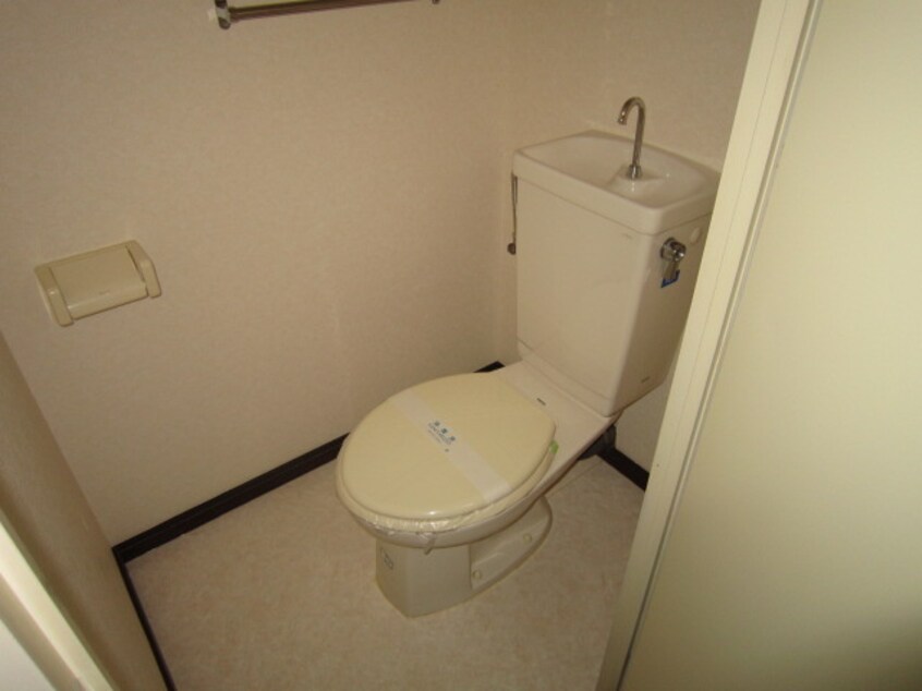 トイレ サープラスワン前西