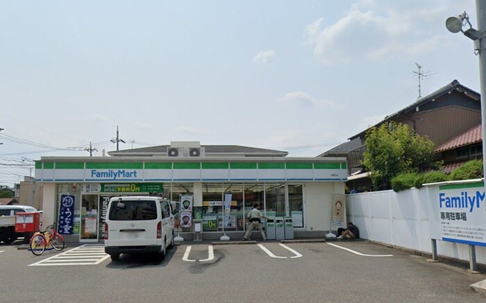 ファミリーマート城町店(コンビニ)まで500m Tir　na　nOg