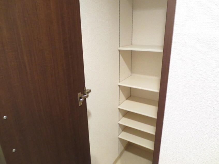 靴箱 フローライト上前津