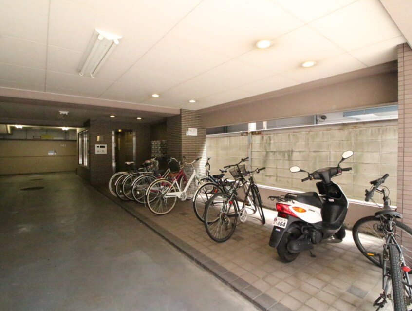 駐輪場 ＡＲＴ　ＶＥＲＴ