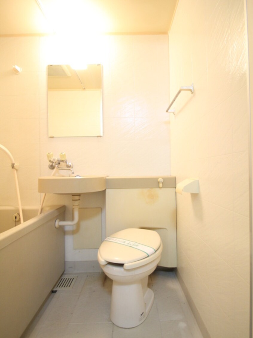 トイレ セザ－ル高畑４０１号室
