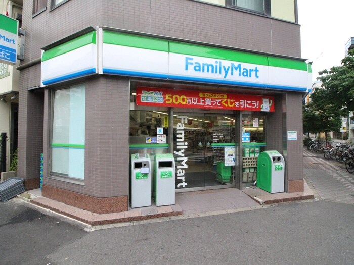 ファミリーマート桜通本町店(コンビニ)まで55m 丸の内スクエア
