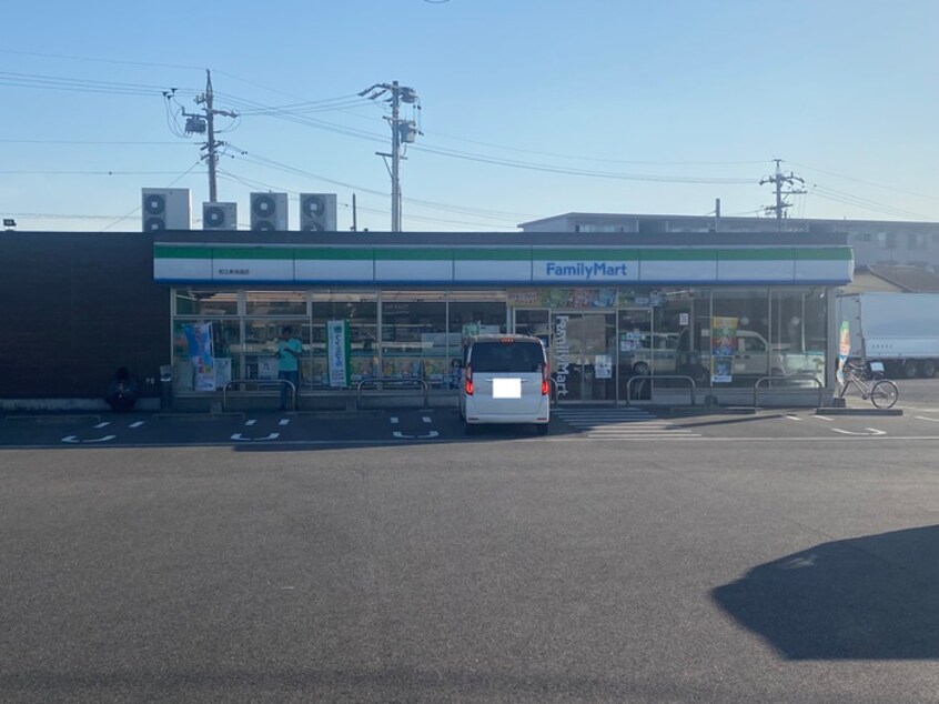 ファミリーマート(コンビニ)まで463m プラチナハイツ安井３