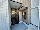 エントランス部分 ＲＯＢＯＴＨＯＵＳＥ守山Ｂ棟