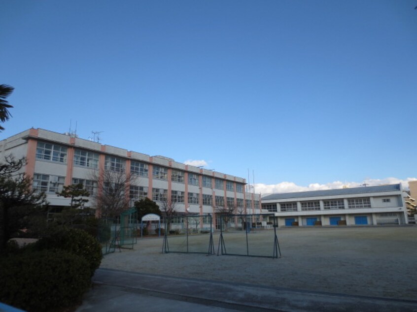 名古屋市立鳥羽見小学校(小学校)まで150m ＲＯＢＯＴＨＯＵＳＥ守山Ｂ棟