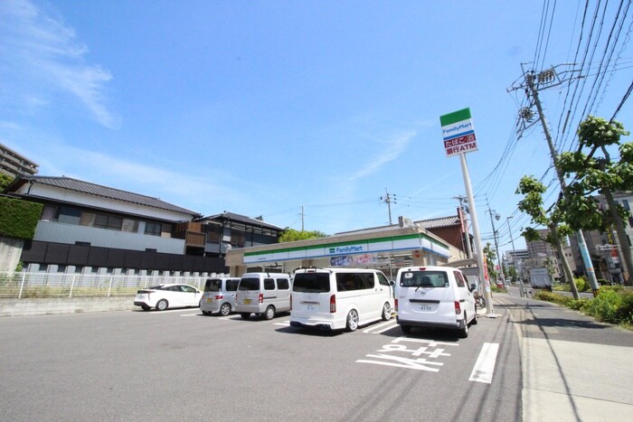 ファミリーマート(コンビニ)まで720m 緑ヶ岡マンション