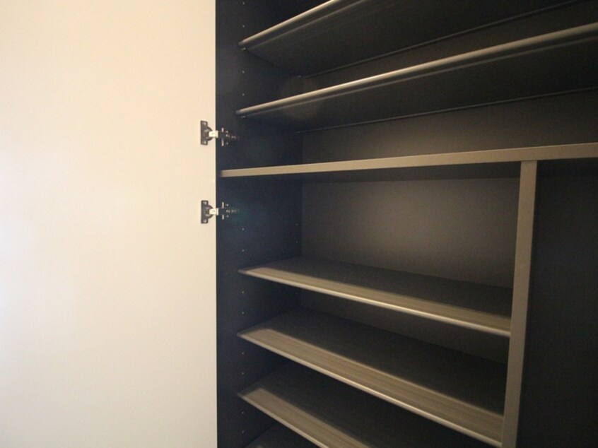 靴箱 プレサンス新栄リベラ