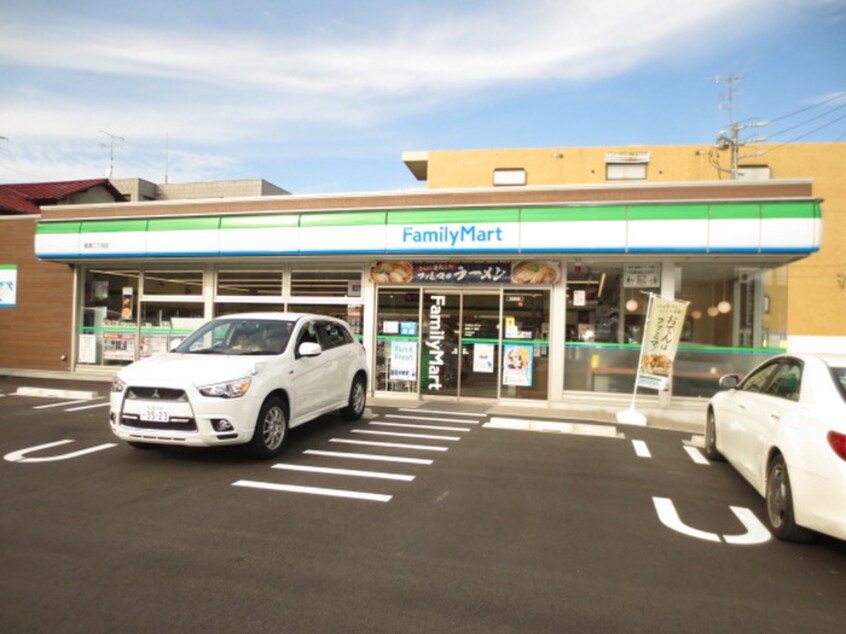 FamilyMart都通二丁目店(コンビニ)まで100m ベルネージュ