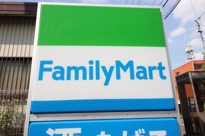 ファミリーマート則武本通(コンビニ)まで600m 本陣テラス