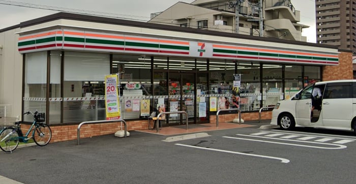 セブンイレブン(コンビニ)まで367m クレシア　A