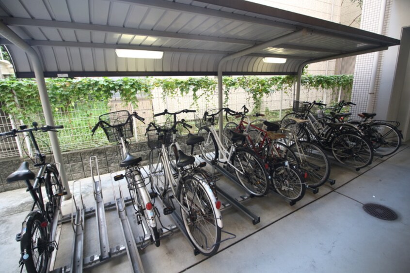 駐輪場 エルミタ－ジュ新栄