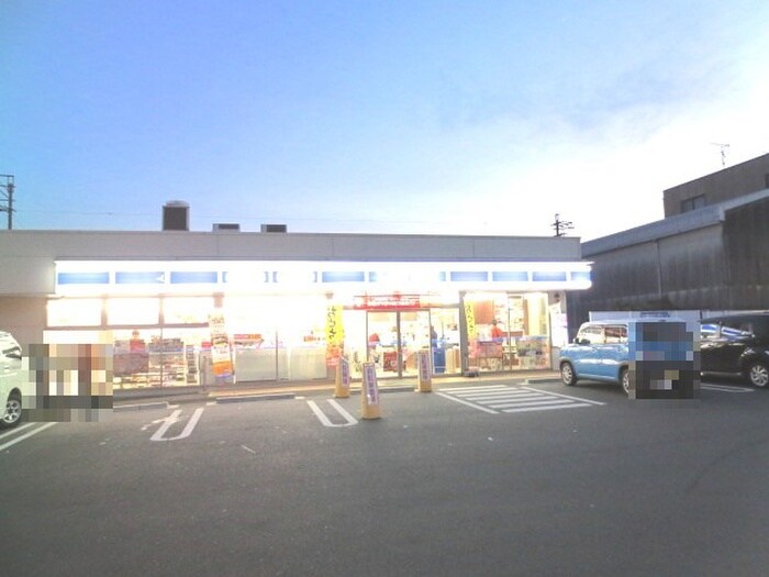 ローソン中川馬手町店(コンビニ)まで336m グランシャリオ