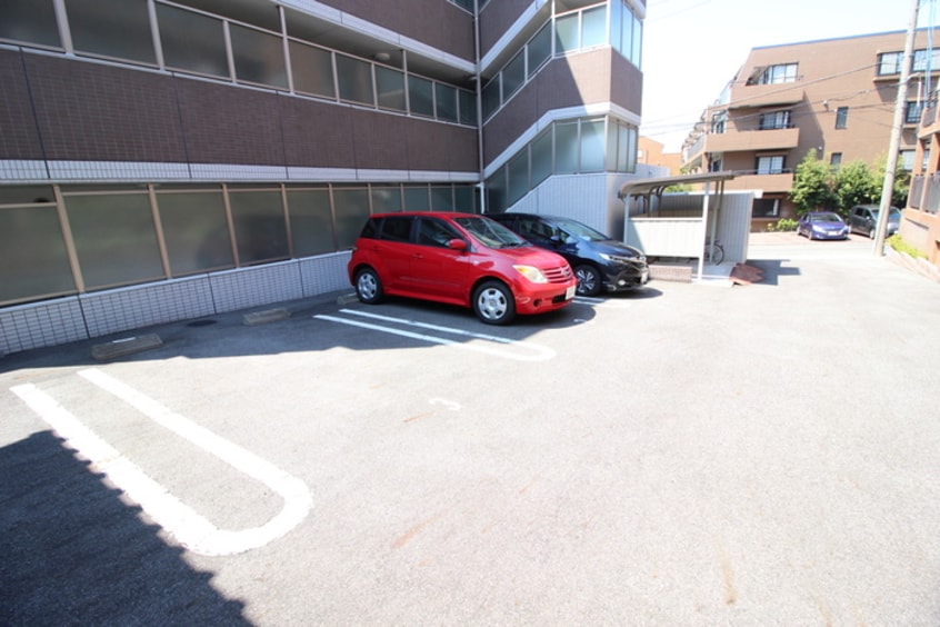 駐車場 ルミエ－ル山中