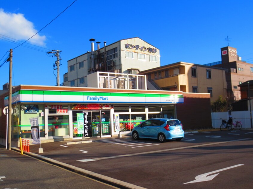 ファミリーマート 名北平手町一丁目店(コンビニ)まで182m スクエアコート