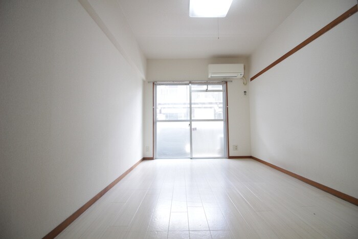 居室 カ－サ川並