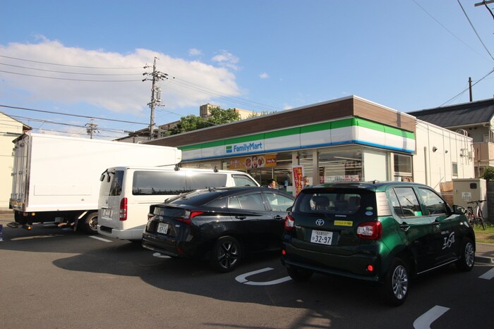 ファミリーマート千成西店(コンビニ)まで400m グランドシャト－Ｋ１