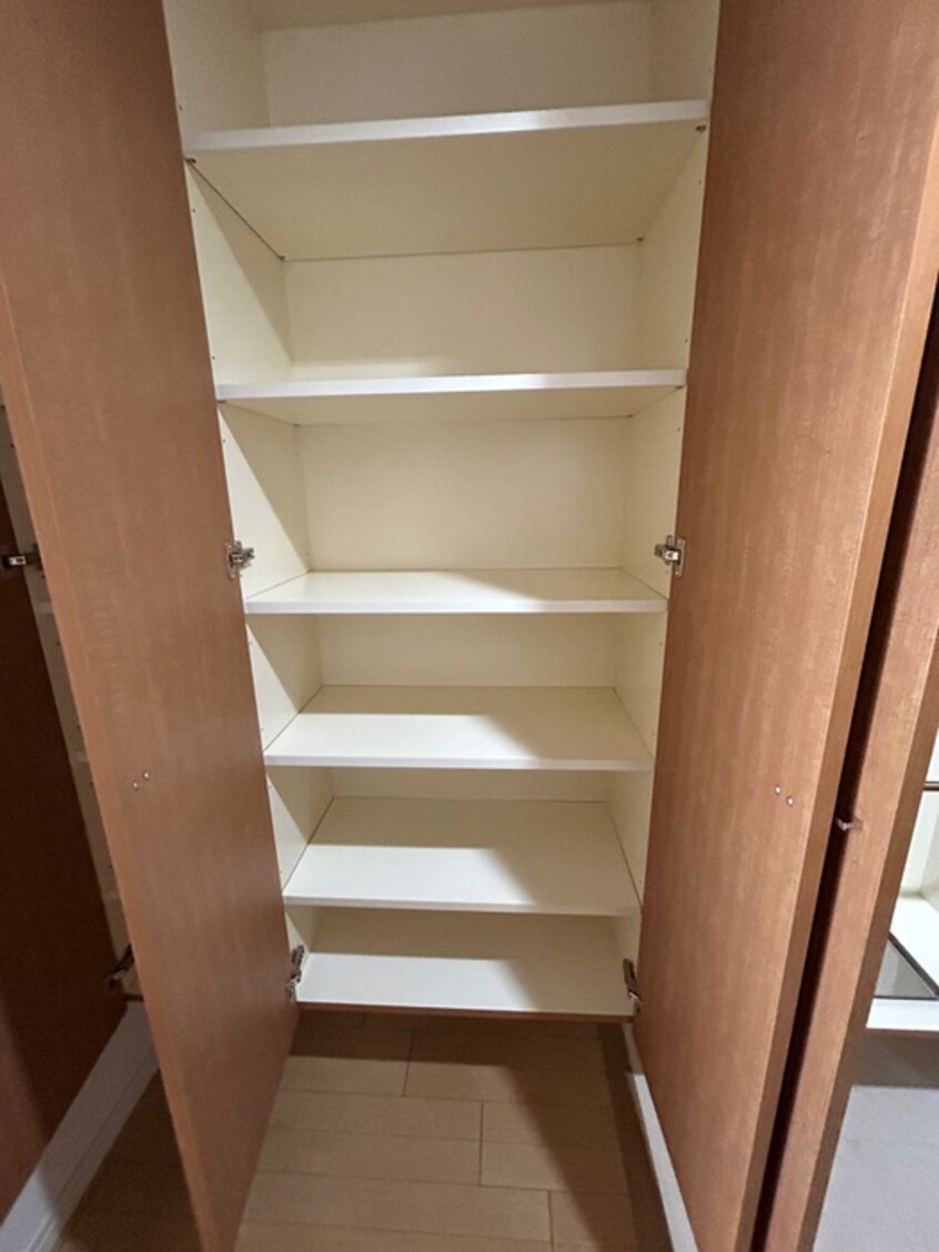 収納 メイビル向陽町