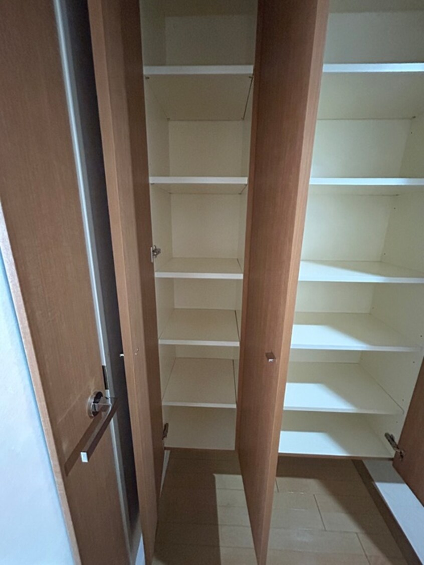 収納 メイビル向陽町