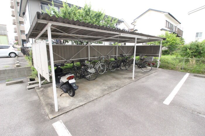 駐輪場 子持松コーポ