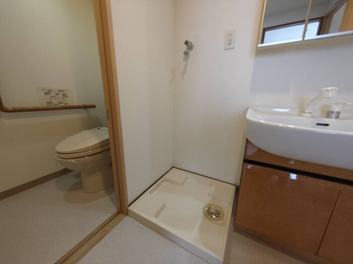 洗濯機置場 Ｒ－ＣＯＵＲＴ泉