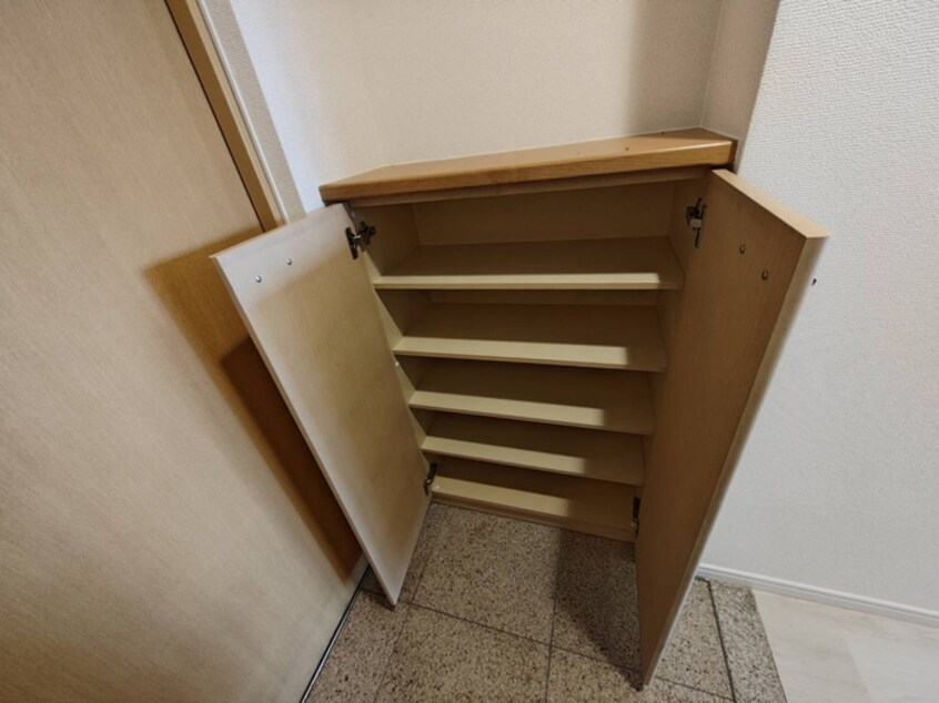 靴箱 Ｒ－ＣＯＵＲＴ泉