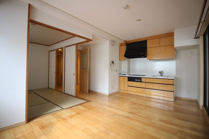 居室 Ｒ－ＣＯＵＲＴ泉