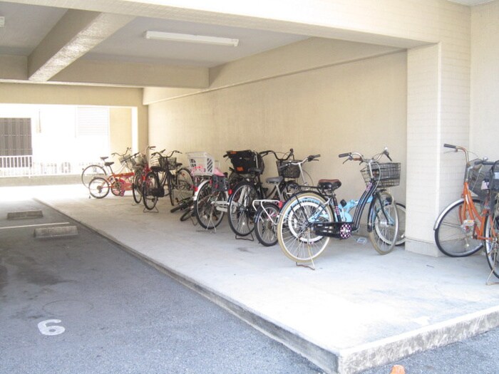 駐輪場 グランドステ－タス楠