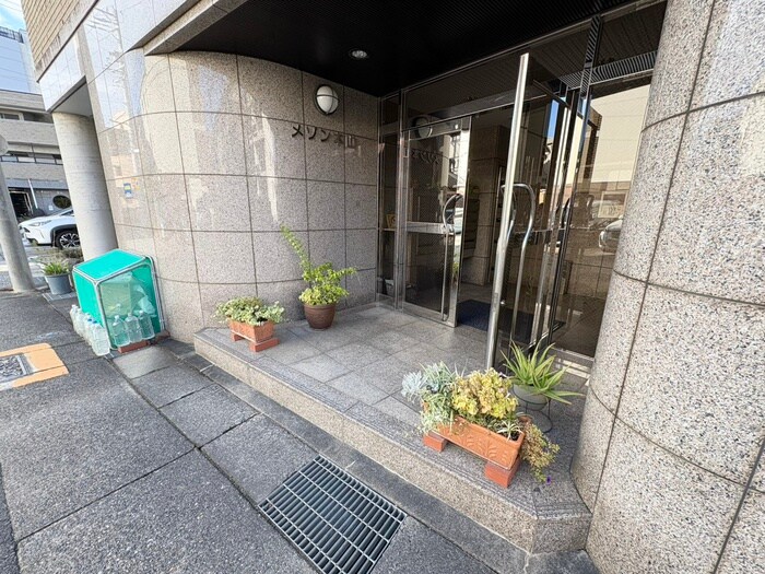 エントランス部分 メゾン本山