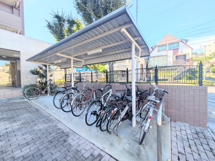 駐輪場 けやき通り