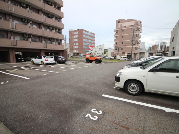 駐車場 けやき通り